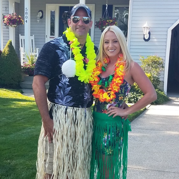 Meet your Posher, Tiffany Rose 🌹 - Picture 2 of 4